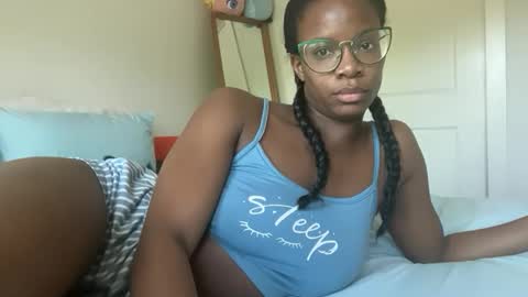 Serenity Bee   online show from April 20, 4:43 pm