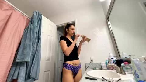 serenityroseee online show from February 23, 7:35 pm