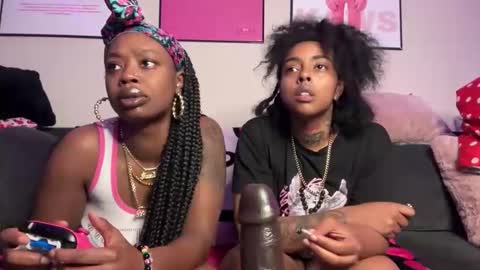 sevynsexysins online show from December 18, 9:47 am