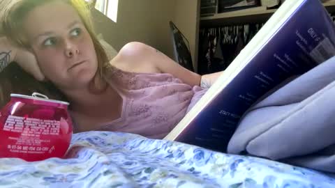 Milf27 online show from May 17, 9:25 pm