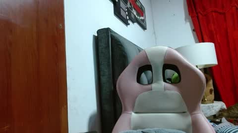 sexmilkdirty online show from March 27, 11:38 pm