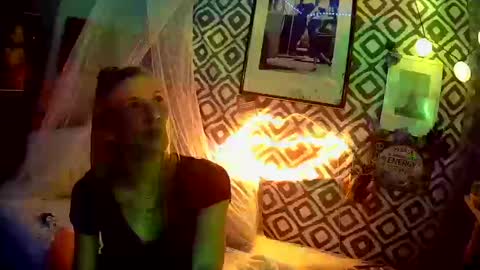 Snapshot of sexxileeah42o chatting on October 16, 8:28 am Leeah CloudZzz online show from October 16, 8:28 am