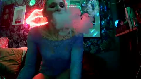 Snapshot of sexxileeah42o chatting on October 28, 8:20 am Leeah CloudZzz online show from October 28, 8:20 am