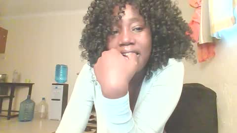 Snapshot of sexxy_thick_ebony chatting on September 17, 7:06 am Sweet doll  online show from September 17, 7:06 am