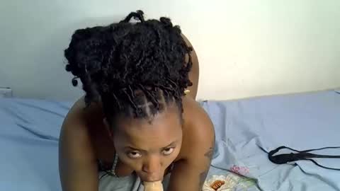 Snapshot of sexxythea_ chatting on October 10, 8:25 pm sexxythea_ online show from October 10, 8:25 pm