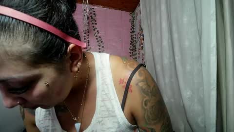 sexy lolas online show from April 8, 4:58 am