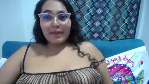 Snapshot of sexy_love_15 chatting on October 4, 6:41 am SIRENA LOVE online show from October 4, 6:41 am
