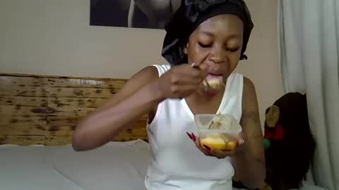 SEXY MOMAH online show from March 21, 8:19 am