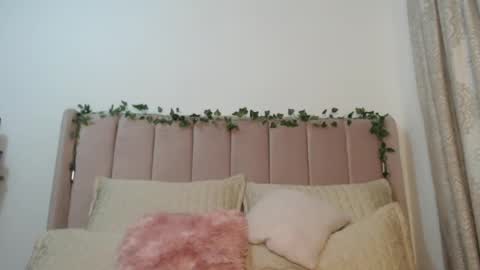 Angie online show from December 19, 8:45 pm