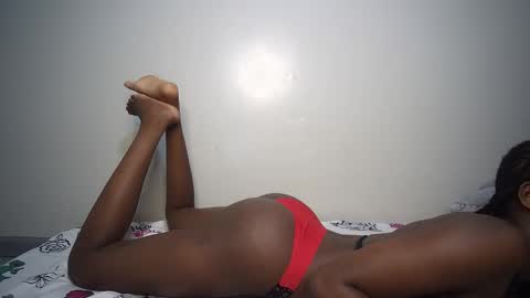 sexyasspetitte_ online show from February 7, 10:52 pm