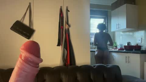 sexyasszeeee online show from December 16, 9:37 am