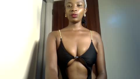 sexyclara90 online show from April 16, 7:41 am