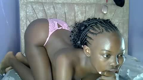 SexyIcey online show from May 15, 11:18 pm