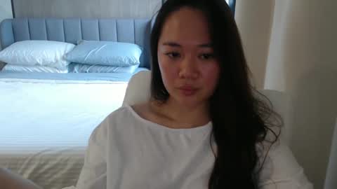 sexypenguin13 online show from December 4, 9:40 am