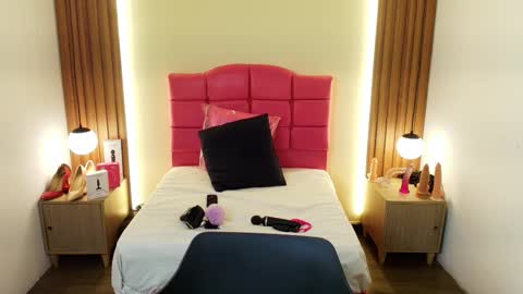 R A C H E L online show from February 12, 7:26 pm