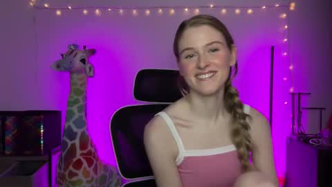 Snapshot of shadebabe chatting on March 10, 9:34 am shadebabe online show from March 10, 9:34 am