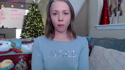 Shalynn online show from December 15, 5:07 pm