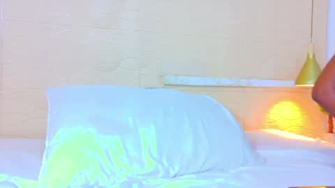 Catalina online show from April 18, 7:58 pm