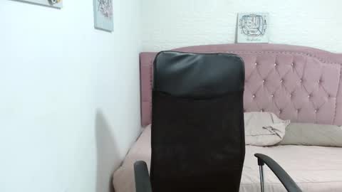 shanelle online show from February 14, 3:00 am