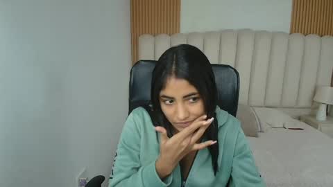 shanelle online show from April 17, 3:19 am