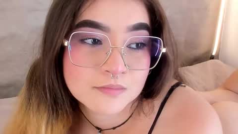 Shanntal  online show from February 11, 7:48 pm