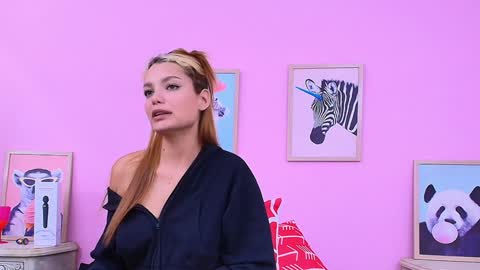  Shantall online show from December 9, 11:45 pm