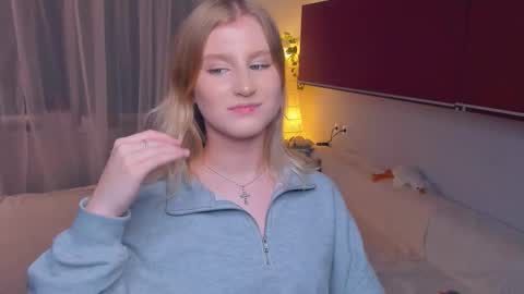 Snapshot of shantiyagin chatting on October 30, 11:06 pm Polly online show from October 30, 11:06 pm