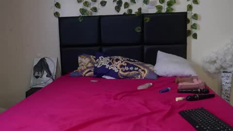 shanty_hugs online show from December 17, 12:45 am