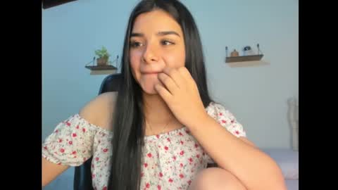 Snapshot of shara_jones chatting on December 16, 4:45 am Sara online show from December 16, 4:45 am