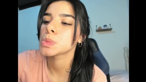 Snapshot of shara_jones chatting on December 14, 5:51 am Sara online show from December 14, 5:51 am