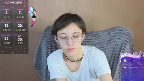 Snapshot of sharli_rose chatting on February 1, 3:18 pm Sharli online show from February 1, 3:18 pm