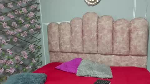 sharlotsh1 online show from July 10, 5:41 am