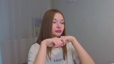Snapshot of sharrimalagisi chatting on October 24, 4:19 am Miroslava online show from October 24, 4:19 am