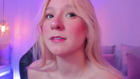 Snapshot of shatall_rouge chatting on March 2, 3:45 am Shantall online show from March 2, 3:45 am