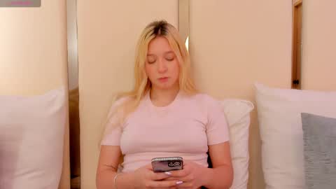 Snapshot of shatall_rouge chatting on January 29, 5:24 pm Shantall online show from January 29, 5:24 pm