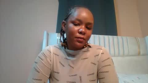 Snapshot of shay_diva chatting on October 7, 12:53 pm Shay diva online show from October 7, 12:53 pm