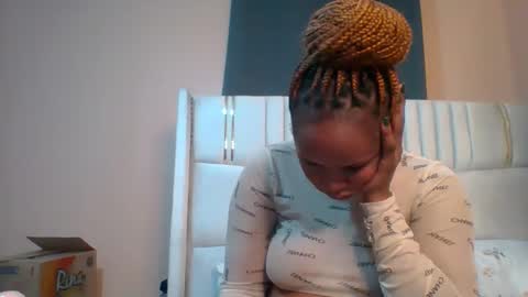 Snapshot of shay_diva chatting on October 31, 9:08 pm Shay diva online show from October 31, 9:08 pm