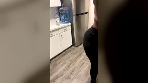 Shelia Averette online show from December 5, 7:08 am