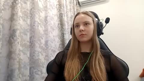 Lisa online show from December 23, 6:06 am