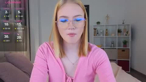 shinyluna online show from November 15, 10:05 am