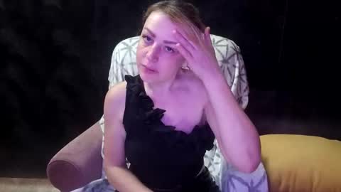 shy_girl80 online show from November 14, 6:30 pm