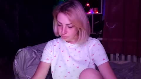 shy_girl80 online show from November 3, 5:50 pm