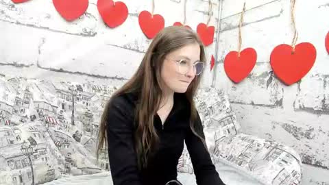 Snapshot of shyly_lisa chatting on September 28, 1:23 am shyly_lisa online show from September 28, 1:23 am