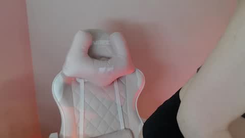 Lea online show from November 30, 1:04 pm