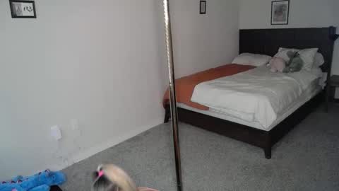 shypetitebaby online show from January 9, 5:28 pm