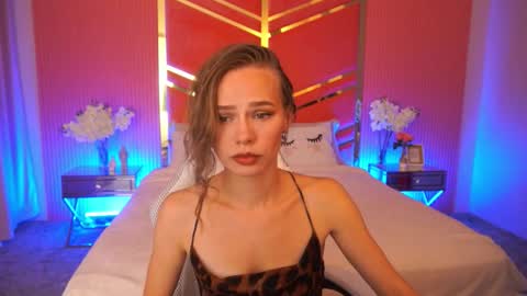 shyysiren online show from September 12, 6:35 am