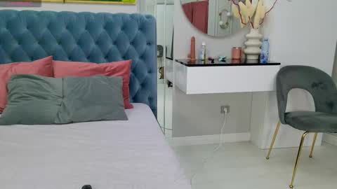 Sienna online show from September 22, 4:22 am