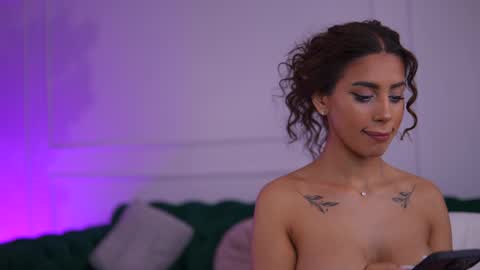 Sienna online show from May 30, 11:19 am