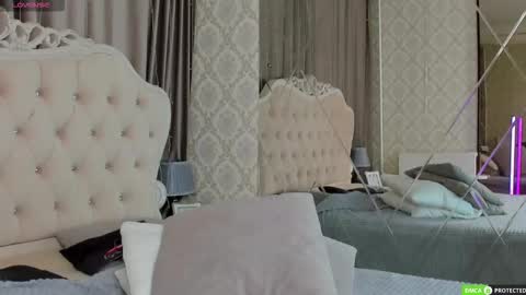 SilasCollins online show from September 12, 9:18 am