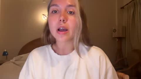 You fav Miss Si online show from April 22, 1:41 pm